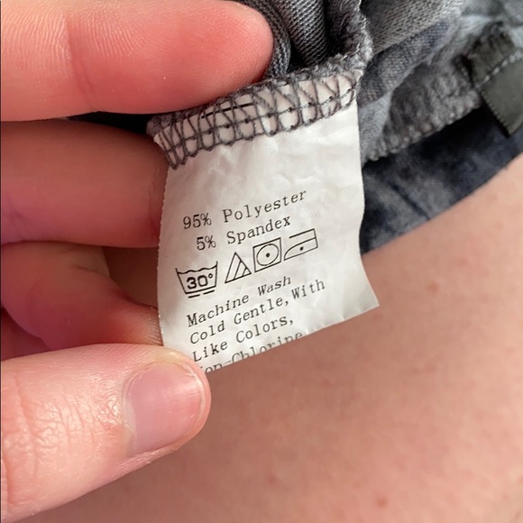 🌸3/$20 Tie dye crop top with knot - Picture 4 of 4